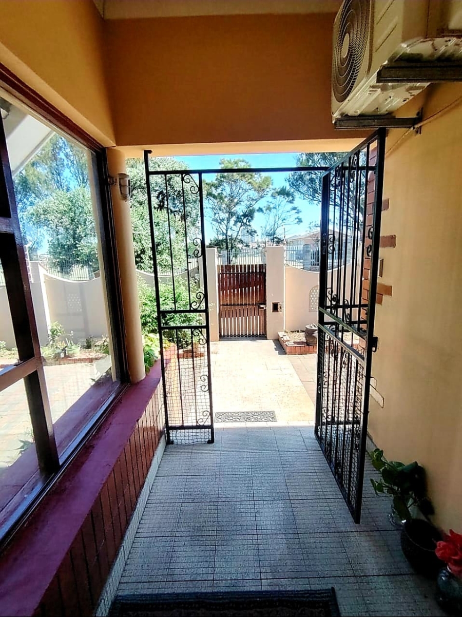 6 Bedroom Property for Sale in Baysville Eastern Cape